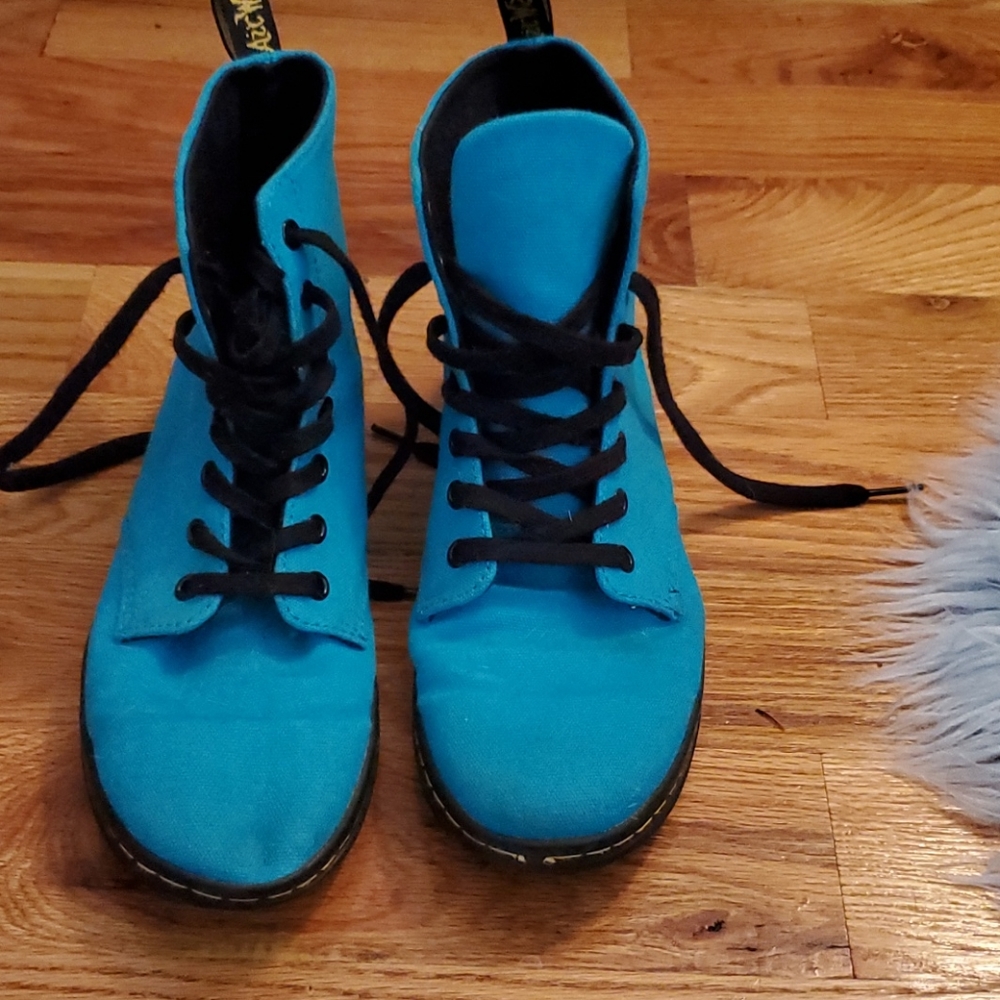 Blue canvas Dr. M
